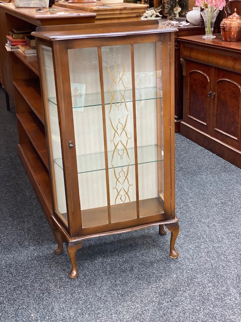 Sweet Vintage 1930s Art Deco Display Cabinet with key
