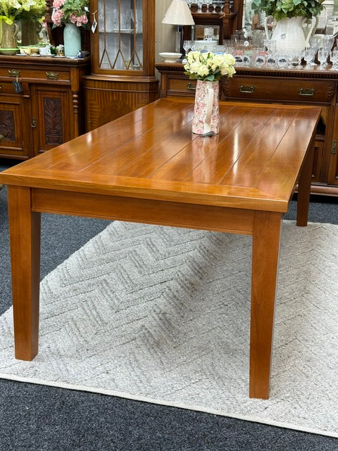 Stunning Willetts Dining Table