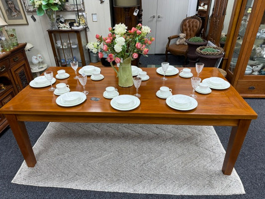 Stunning Willetts Dining Table