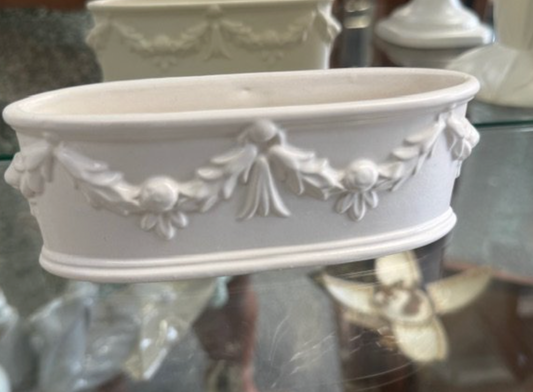 Sweet Vintage Crown Lynn Trough vase 675