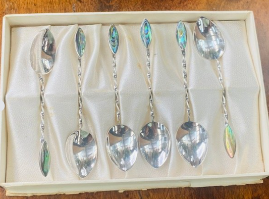 Sweet Set of Vintage Boxed set of Sterling Silver and Paua Teaspoons