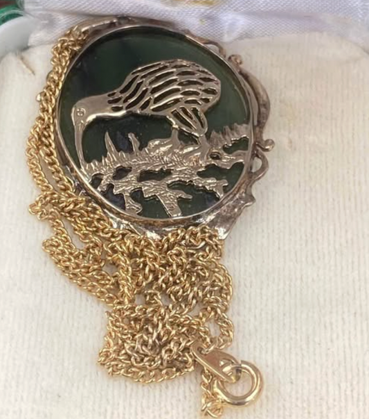 Vintage Kiwi on Greenstone necklace 24 karat on silver