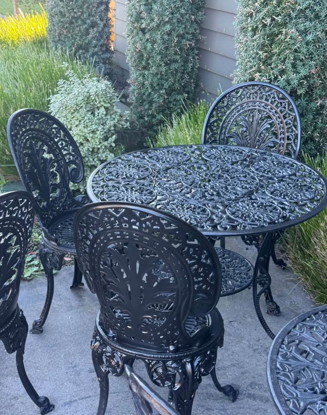 Masport Enderslea Cast Aluminium Outdoor table and chairs