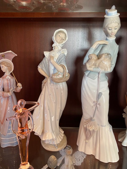 Gorgeous Lladro in excellent cond -A Walk with the dog