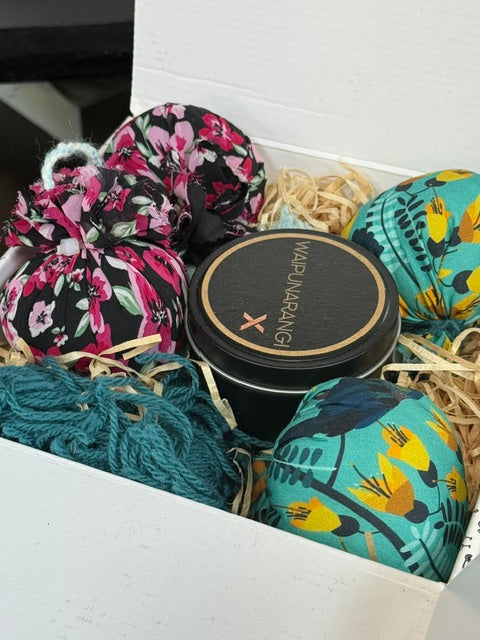 Lovely gift Poi boxes