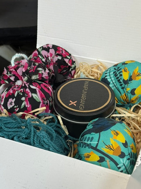 Lovely gift Poi boxes