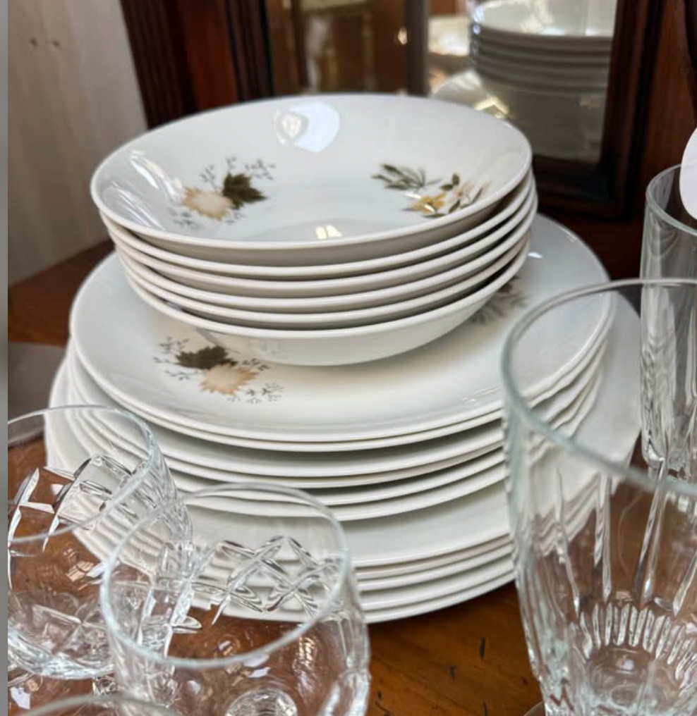 Royal Doulton Translucent Westwood Dinner Set